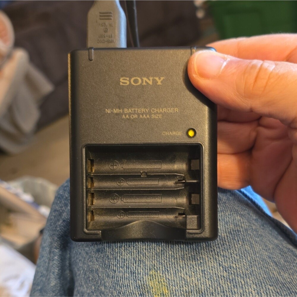 Sony BC-CS2A NiMH Mains Charger for AA/AAA Rechargeable Batteries 100-240V